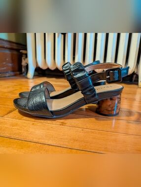 Frankie 4 Black Sandals